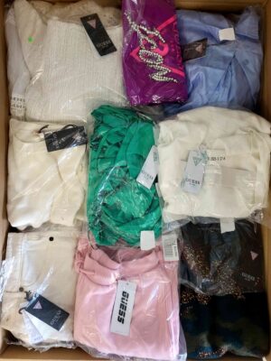 The photo shows a package with clothing in the category B.