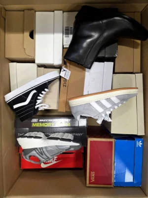 The photo shows a package with footwear in the category BS.