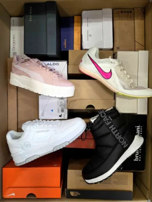 The photo shows a package with footwear in the category BS.