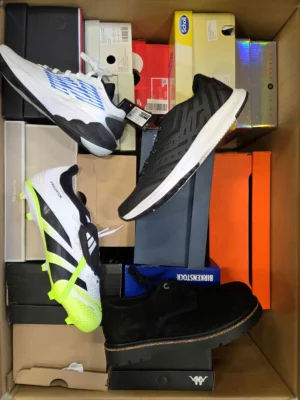 The photo shows a package with footwear in the category BS.