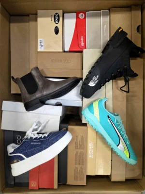 The photo shows a package with footwear in the category BS.