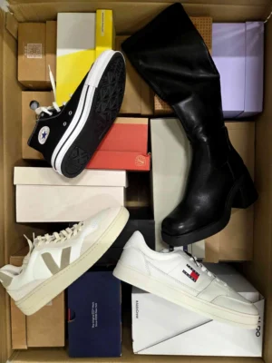 The photo shows a package with footwear in the category BS.