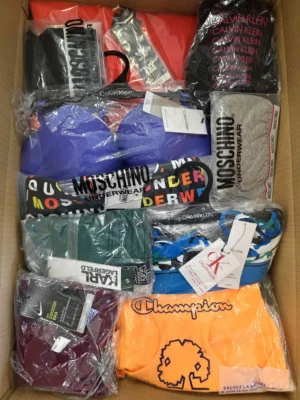 The photo shows a package with clothing in the category AU.