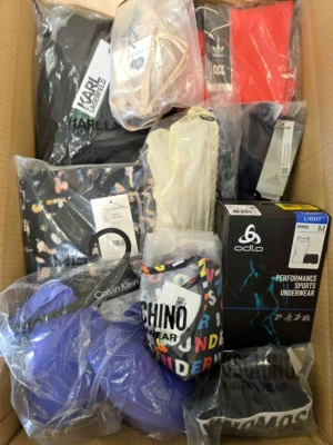 The photo shows a package with clothing in the category AU.