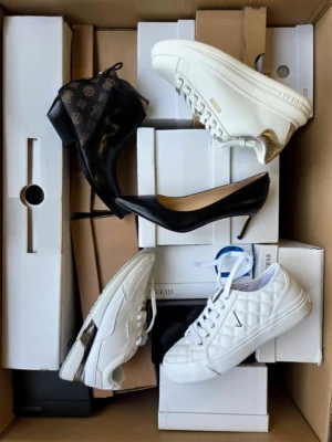 The photo shows a package with footwear in the category BS.