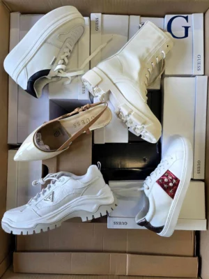 The photo shows a package with footwear in the category BS.