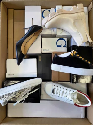 The photo shows a package with footwear in the category BS.