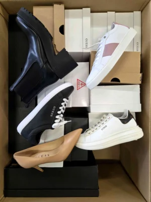 The photo shows a package with footwear in the category BS.