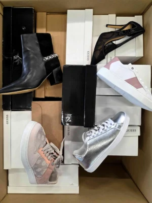 The photo shows a package with footwear in the category BS.