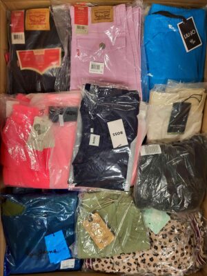 The photo shows a package with clothing in the category K.