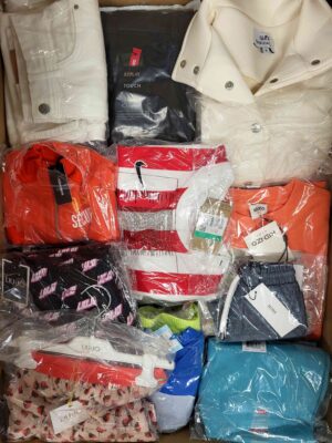 The photo shows a package with clothing in the category K.