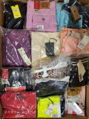 The photo shows a package with clothing in the category K.