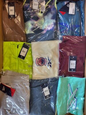 The photo shows a package with clothing in the category R.
