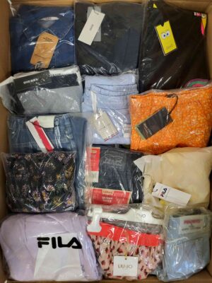The photo shows a package with clothing in the category K.