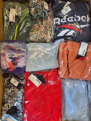 The photo shows a package with clothing in the category R.