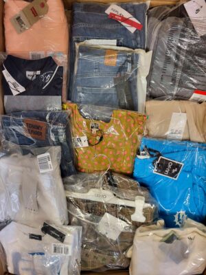 The photo shows a package with clothing in the category K.