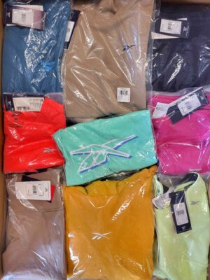 The photo shows a package with clothing in the category R.