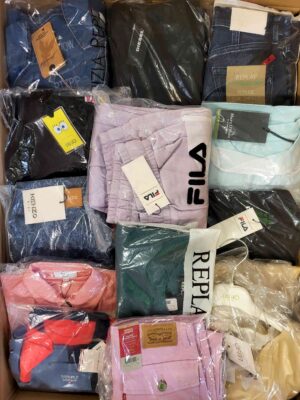 The photo shows a package with clothing in the category K.