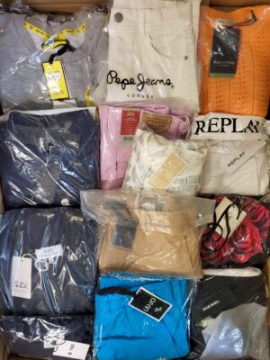 The photo shows a package with clothing in the category K.