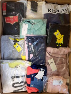 The photo shows a package with clothing in the category K.