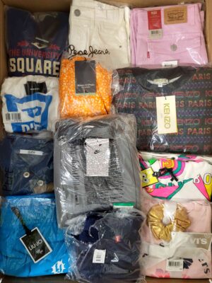 The photo shows a package with clothing in the category K.