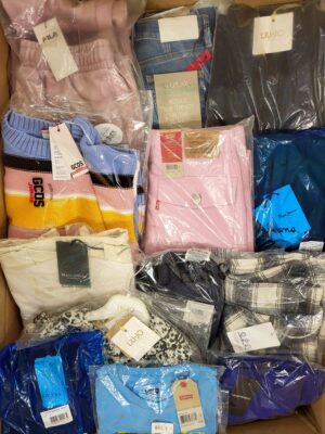 The photo shows a package with clothing in the category K.