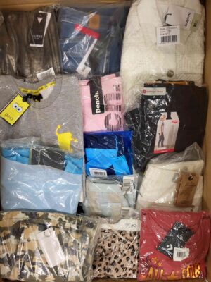 The photo shows a package with clothing in the category K.
