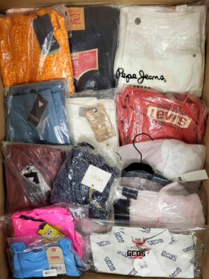 The photo shows a package with clothing in the category K.