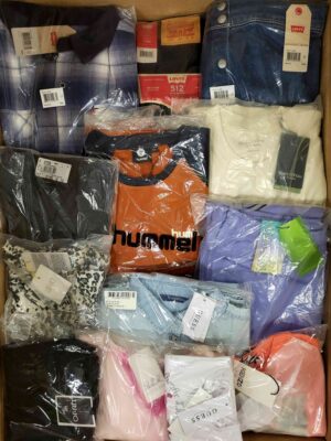 The photo shows a package with clothing in the category K.