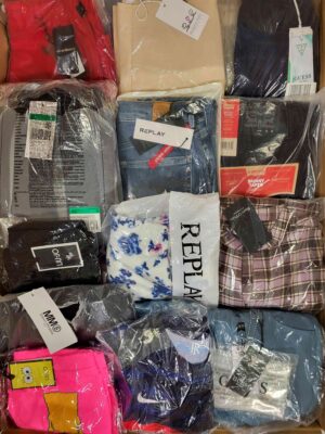 The photo shows a package with clothing in the category K.