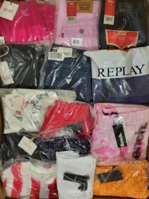 The photo shows a package with clothing in the category K.