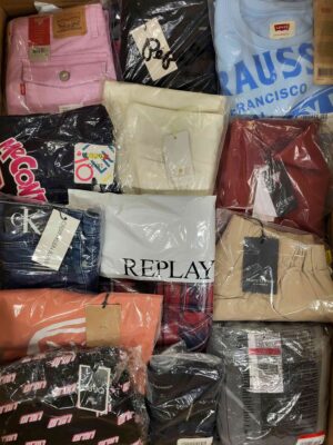 The photo shows a package with clothing in the category K.