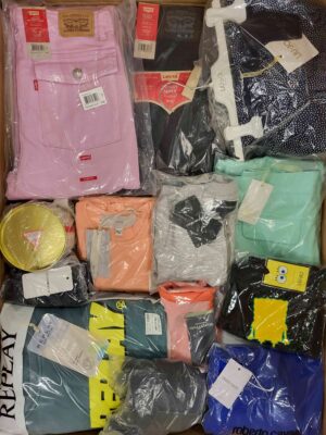 The photo shows a package with clothing in the category K.