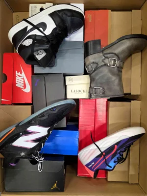 The photo shows a package with footwear in the category CS.