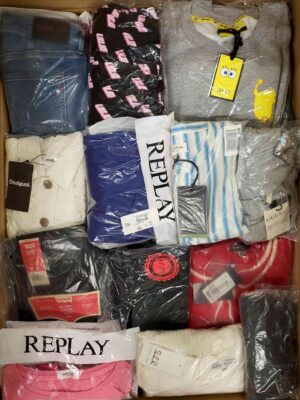The photo shows a package with clothing in the category K.