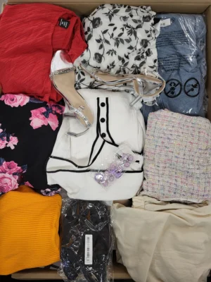 The photo shows a package with clothing in the category SN.