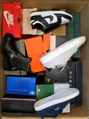 The photo shows a package with footwear in the category CS.