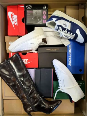 The photo shows a package with footwear in the category CS.