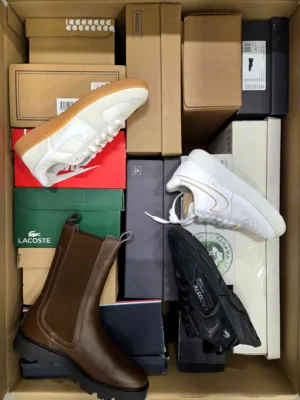 The photo shows a package with footwear in the category CS.