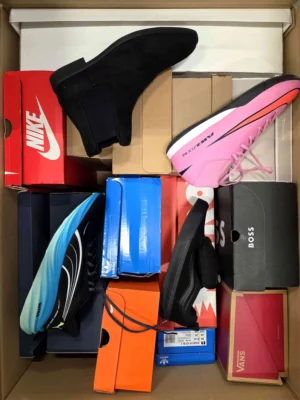 The photo shows a package with footwear in the category CS.
