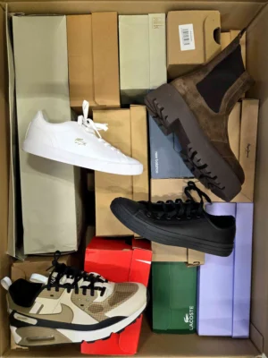 The photo shows a package with footwear in the category CS.