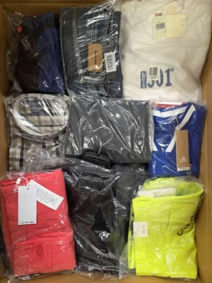The photo shows a package with clothing in the category AM.
