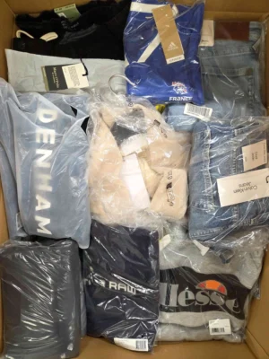 The photo shows a package with clothing in the category AM.