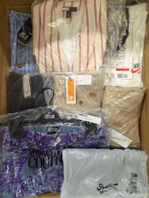 The photo shows a package with clothing in the category AM.