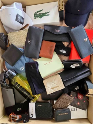 The picture shows a package with accessories in the category AC.