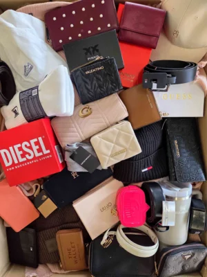 The picture shows a package with accessories in the category AC.