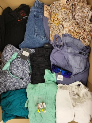 The photo shows a package with clothing in the category TSC.