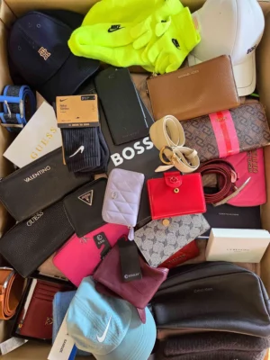 The picture shows a package with accessories in the category AC.