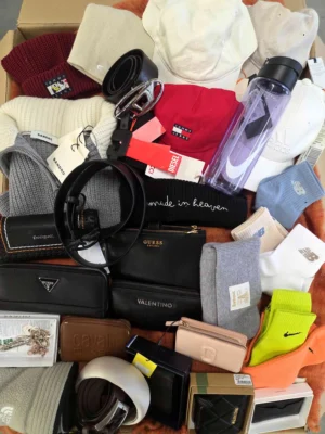 The picture shows a package with accessories in the category AC.