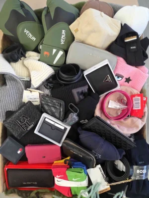 The picture shows a package with accessories in the category AC.